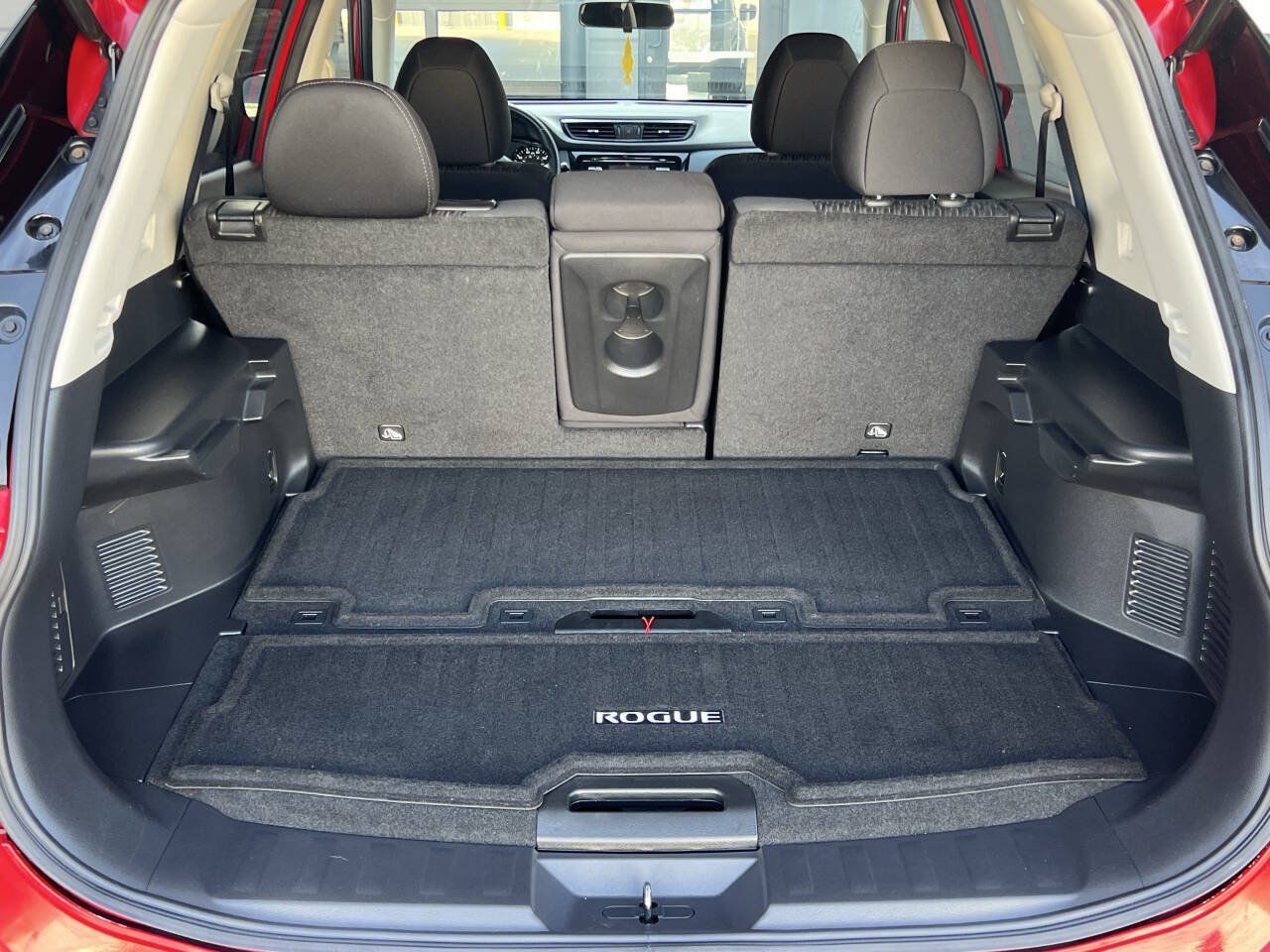 Used 2017 Nissan Rogue SV FWD image 27