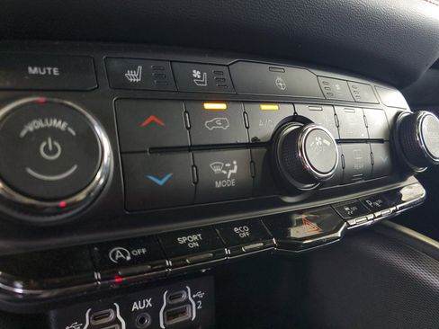 Used 2024 Dodge Durango GT RWD image 28