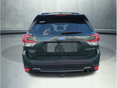 Used 2024 Subaru Forester Premium image 5