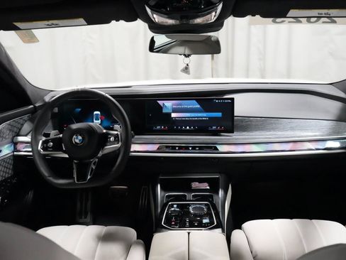 Used 2023 BMW 760i xDrive w/ Luxury Rear Seating Package AWD/4WD image 8