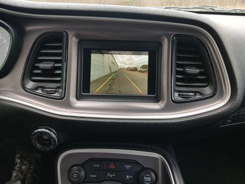 Used 2022 Dodge Challenger SXT w/ Driver Convenience Group image 17