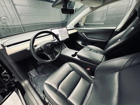 Used 2021 Tesla Model Y Long Range AWD/4WD image 17