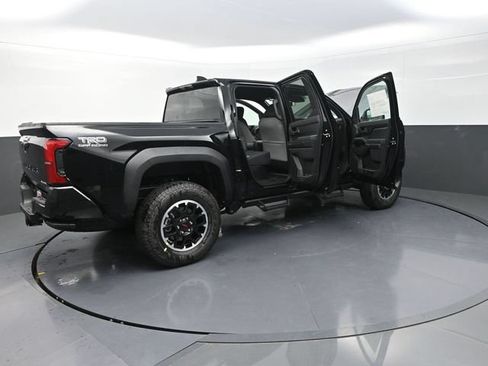 Used 2025 Toyota Tacoma TRD Off-Road AWD/4WD image 36