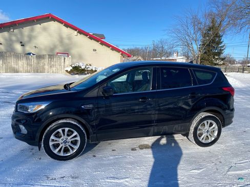 Used 2019 Ford Escape SE image 2