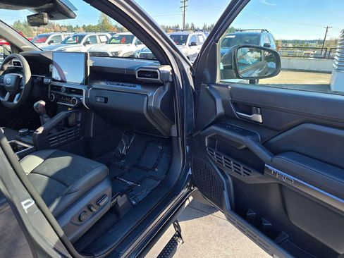 Used 2025 Toyota Tacoma TRD Sport image 10