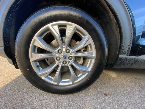 Used 2023 Ford Explorer Limited AWD/4WD image 12