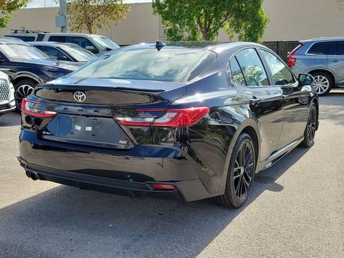 Used 2025 Toyota Camry SE image 6