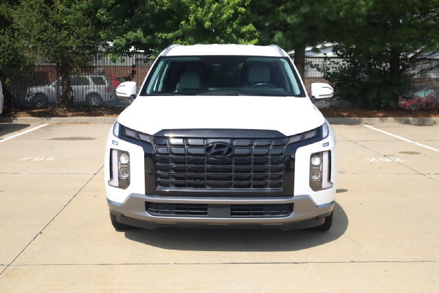 Used 2024 Hyundai Palisade SEL FWD image 2