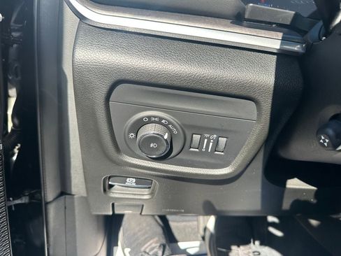 Used 2023 Jeep Grand Cherokee Overland w/ Luxury Tech Group IV image 16