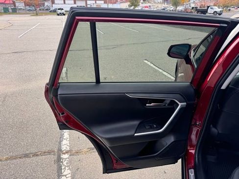 Used 2020 Toyota RAV4 Limited image 17