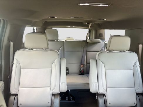 Used 2024 GMC Yukon XL SLT w/ SLT Luxury Package image 25