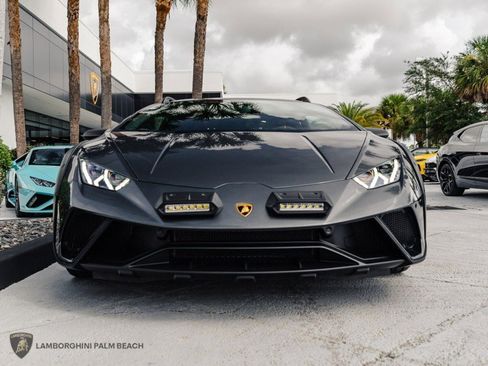 Used 2024 Lamborghini Huracan Sterrato image 10