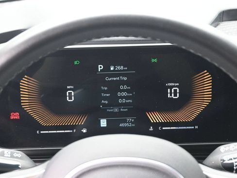Used 2025 Kia Carnival FWD image 11