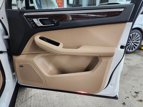 Used 2021 Porsche Macan image 14