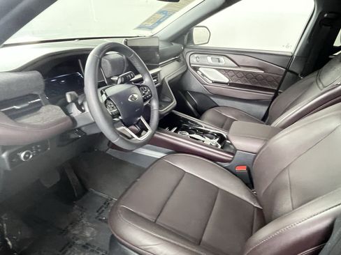 Used 2025 Ford Explorer Platinum w/ LUX Leather Package AWD/4WD image 9