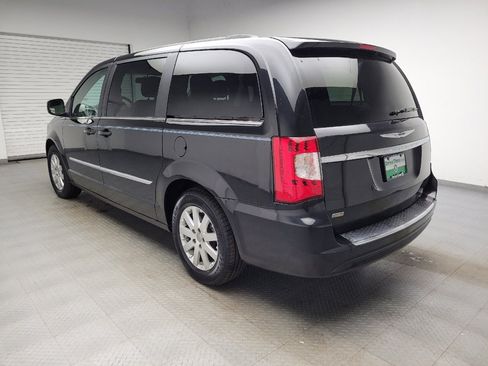 Used 2016 Chrysler Town & Country Touring FWD image 5