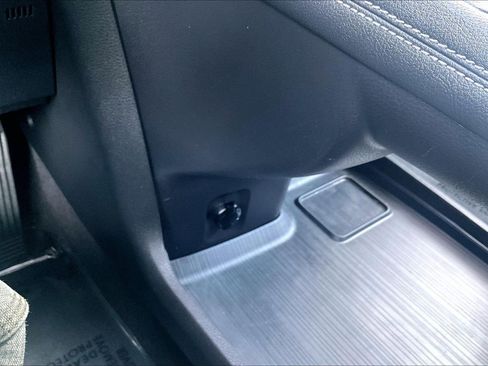 Used 2025 Toyota Sienna LE image 31