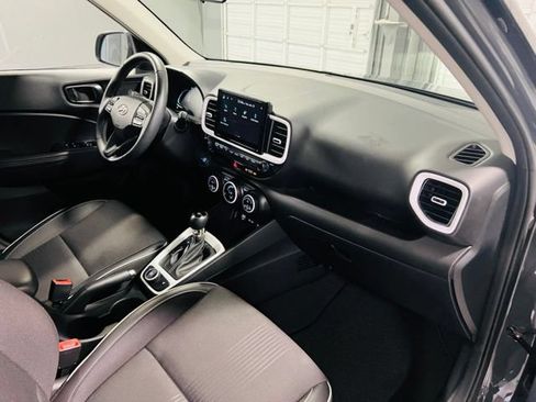 Used 2024 Hyundai Venue Limited FWD image 31