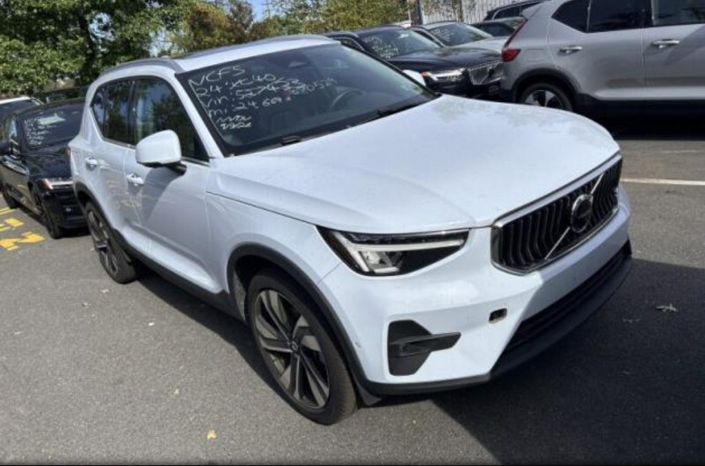 Certified 2024 Volvo XC40 B5 Plus w/ Protection Package Premier AWD/4WD image 11