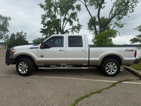 Used 2012 Ford F250 Lariat w/ FX4 Off Road Pkg AWD/4WD image 8