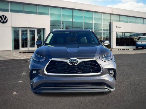 Used 2024 Toyota Highlander XLE image 2
