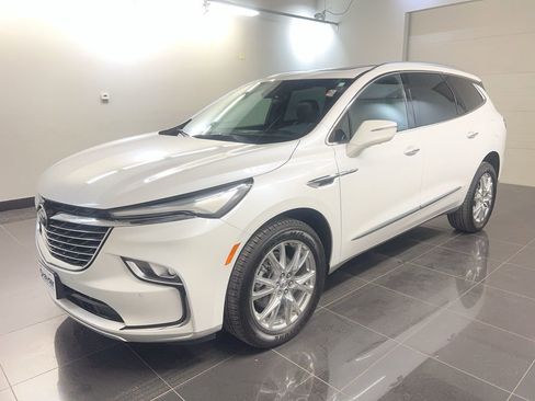 Used 2023 Buick Enclave Premium w/ Experience Buick Package image 3