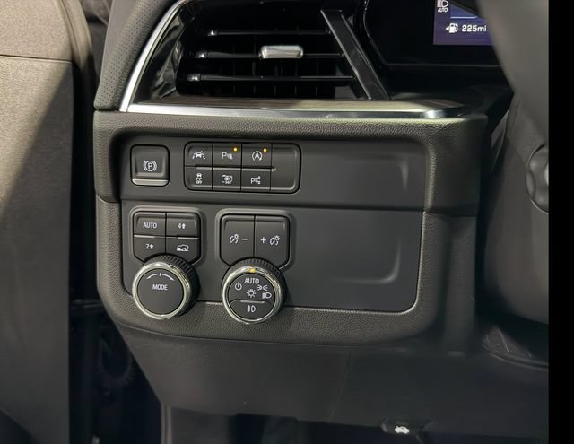 Used 2025 Chevrolet Tahoe Premier AWD/4WD image 26