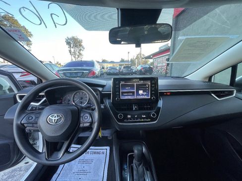 Used 2020 Toyota Corolla LE image 11