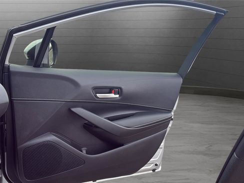 Used 2025 Toyota Corolla SE image 27