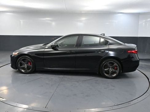 Used 2018 Alfa Romeo Giulia AWD image 11