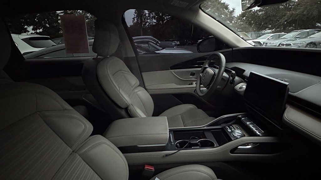 Used 2025 Lincoln Nautilus Reserve AWD/4WD image 25