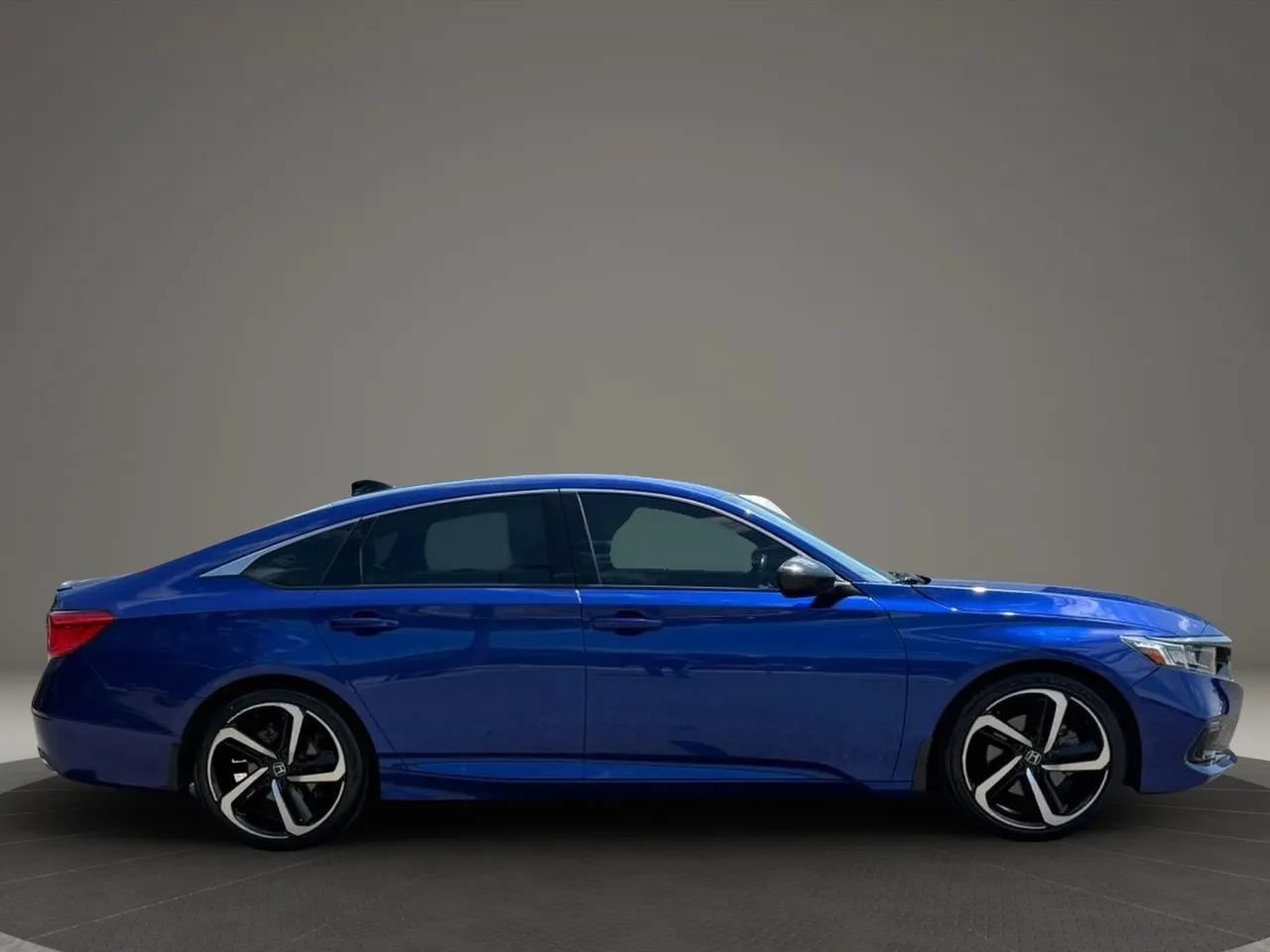 Used 2022 Honda Accord Sport image 3
