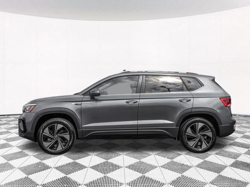 Used 2024 Volkswagen Taos SE AWD/4WD image 6