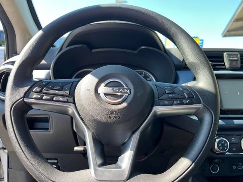 Used 2025 Nissan Versa SV FWD image 28