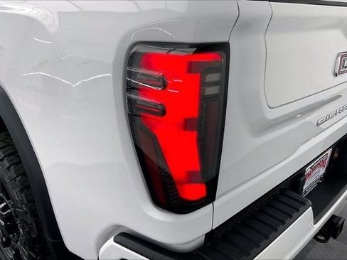 Used 2024 GMC Sierra 2500 AT4 w/ AT4 Premium Plus Package AWD/4WD image 29