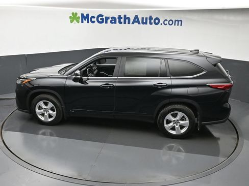 Used 2023 Toyota Highlander LE AWD/4WD image 26