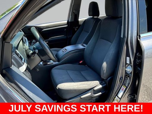 Used 2019 Toyota Highlander LE FWD image 29