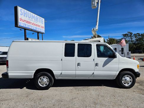Used 2001 Ford E-350 and Econoline 350 Extended Super Duty image 3