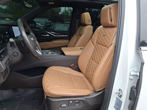 Used 2021 Cadillac Escalade Premium Luxury AWD/4WD image 11