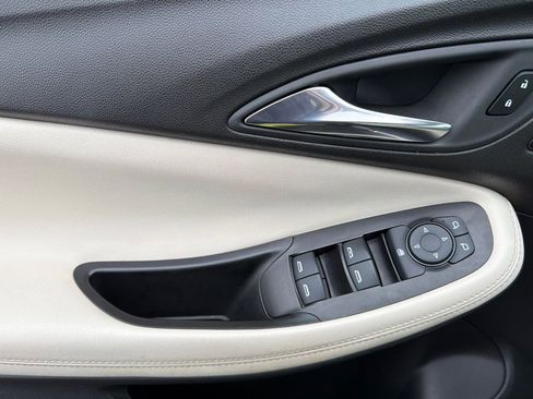 Used 2024 Buick Encore GX Avenir AWD/4WD image 11