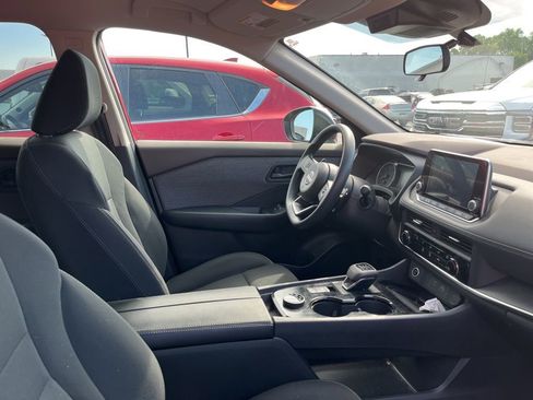 Used 2023 Nissan Rogue S AWD/4WD image 2