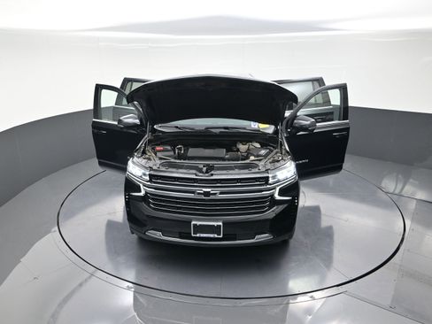 Used 2021 Chevrolet Suburban LT w/ LT Signature Package image 12