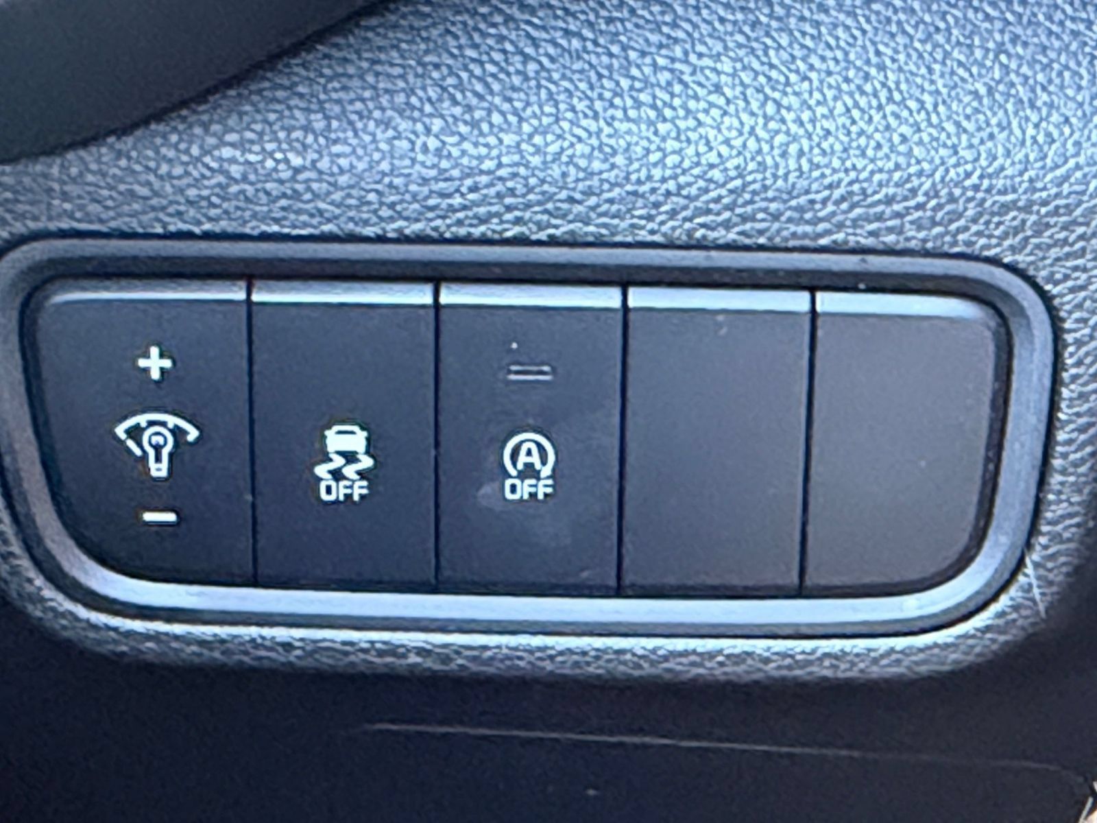 Used 2025 Kia Soul LX w/ LX Technology Package FWD image 31