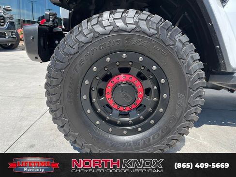 Used 2024 Jeep Gladiator Rubicon AWD/4WD image 5