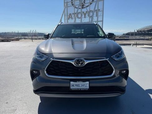 Used 2023 Toyota Highlander Platinum AWD/4WD image 8