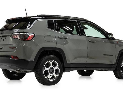 Used 2022 Jeep Compass Trailhawk w/ Trailhawk Convenience Group AWD/4WD image 3
