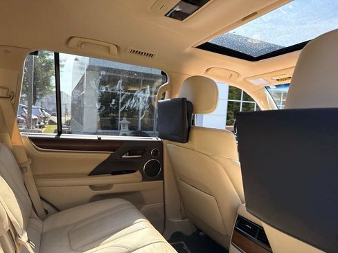 Used 2021 Lexus LX 570 4WD w/ Luxury Package image 9