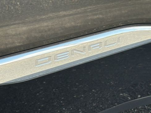 Used 2023 GMC Acadia Denali w/ Black Diamond Edition FWD image 7