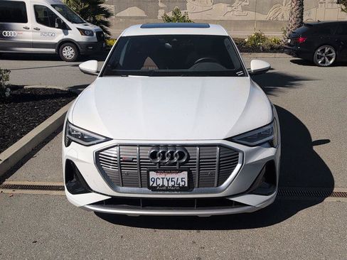 Used 2022 Audi e-tron Premium Plus AWD/4WD image 3