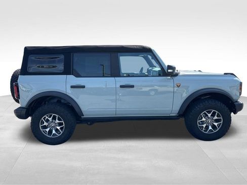 Used 2023 Ford Bronco Badlands image 6
